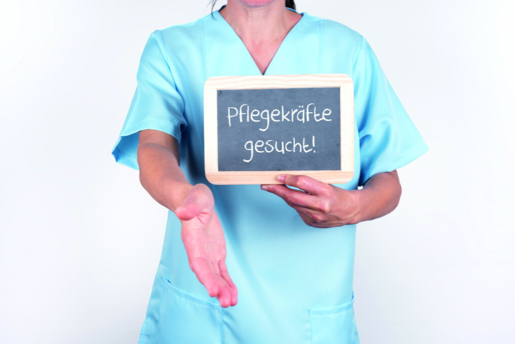 Pflege-Fachkraftmangel_AdobeStock/HNFOTO