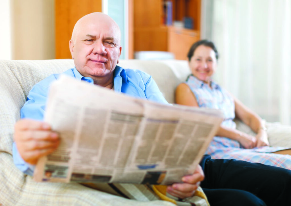 Mann_liest_Zeitung_Fotolia_69013602_XL Iakov Filimonov