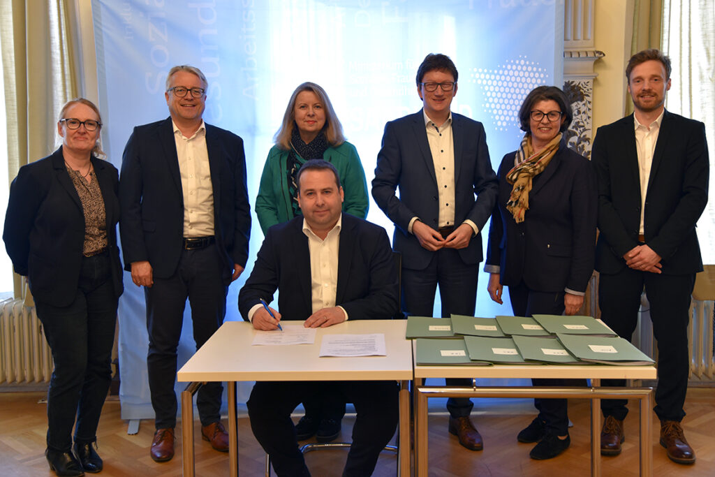 Saarland_Unterzeichnung_Rahmenvertrag_Pflegestützpunkte