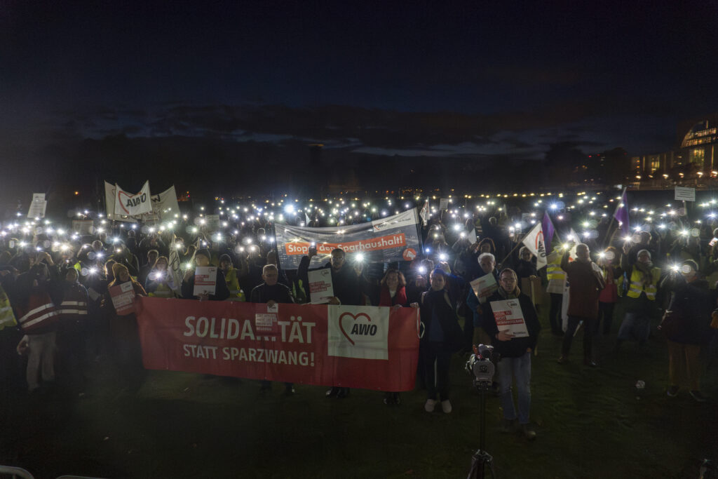 Rund 3000 Menschen demonstrieren gegen die Sparpläne der Bundesregierung