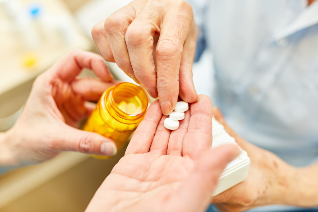 Tabletten auf einer Hand