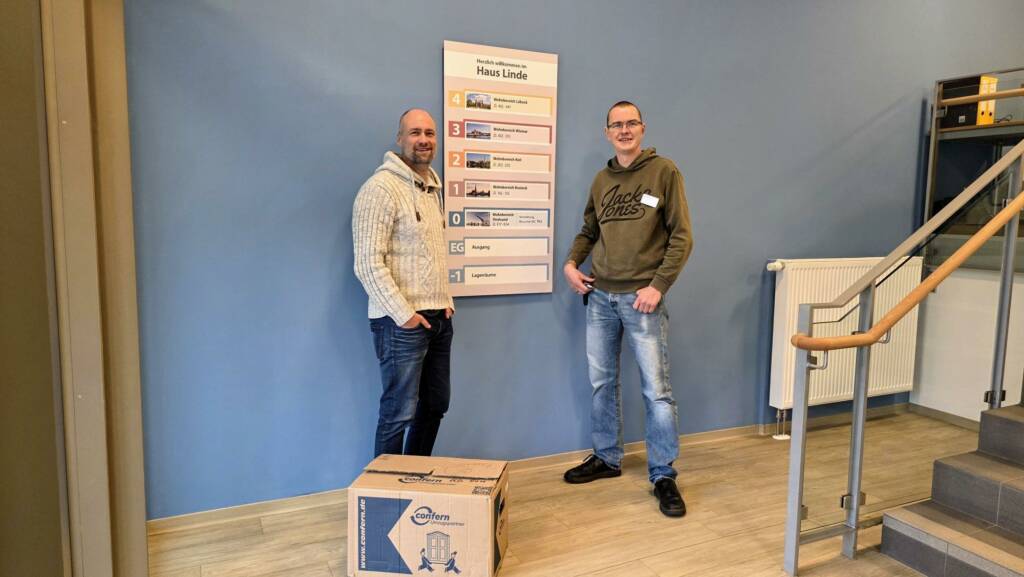 Direktor Michael Günther (rechts im Bild) und Pflegedienstleiter Seven Zummak konnten nach langer Vorbereitungszeit endlich den Neubau im Stadtteil Wilhelmsburg beziehen.