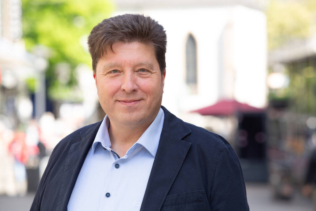 Frank Krursel, Referent für offene, stationäre & palliative Versorgung; Schwerpunkt: Stationäre Altenhilfe & Pflege, palliative Versorgung beim Caritasverband für das Bistum Essen.