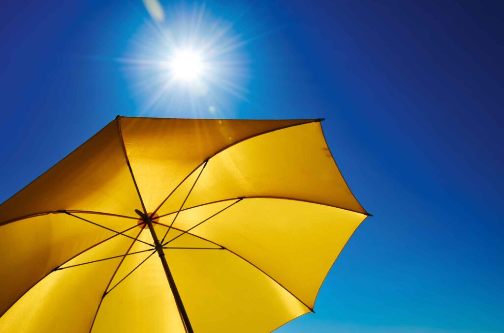 Sonne und Sonnenschirm